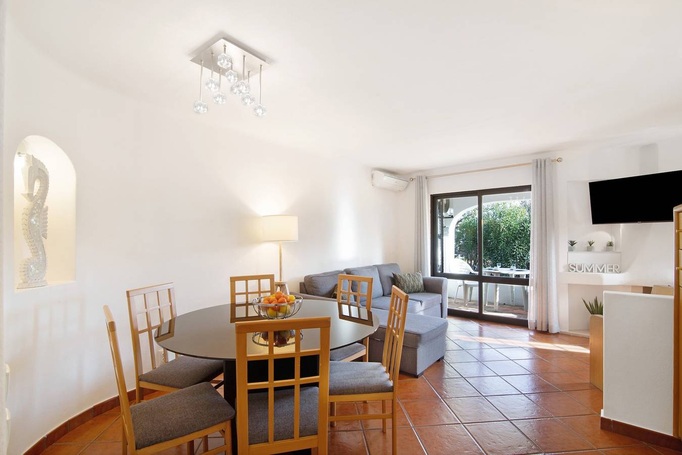 Casa de férias 'Ema Clube em Albufeira ' com piscina partilhada, Wi-Fi e ar condicionado in Albufeira, Distrito de Faro