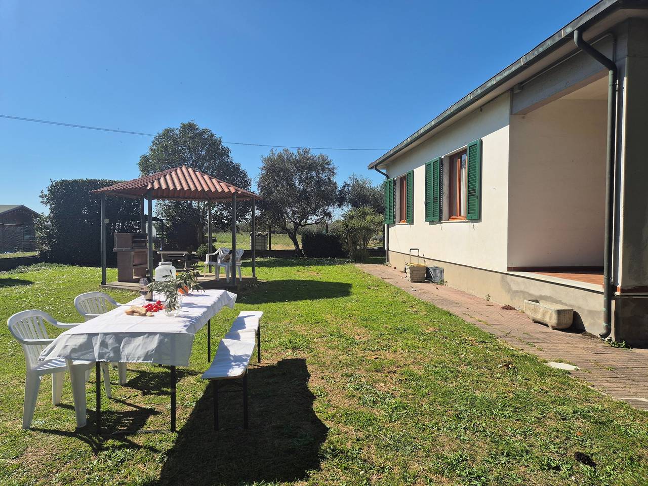 La Casarosa – Maison de vacances en Toscane avec jardin privé et Wi-Fi in Cascina, Province de Pise
