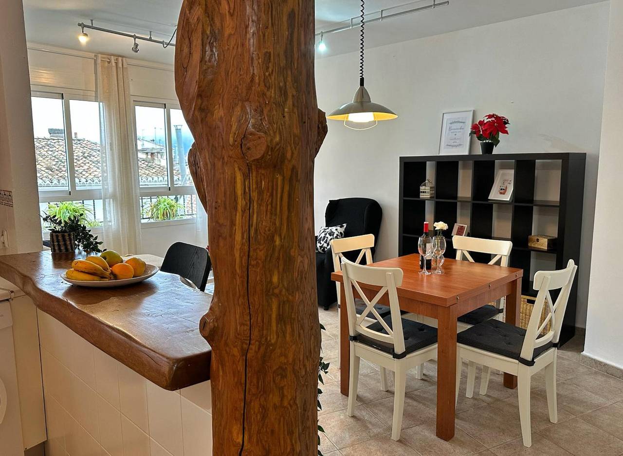 Apartamento entero, Apartamento 'Alojamiento El Pilar' con vistas a la montaña y Wi-Fi in Entorno de Sierra Nevada, Güejar Sierra