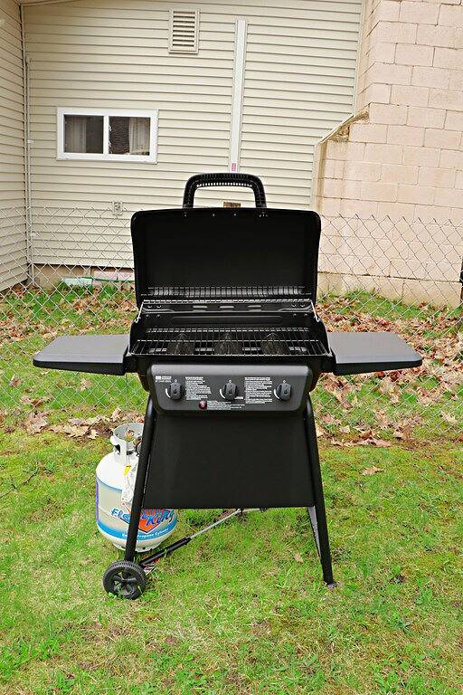 Private Hot Tub Cabin Higgins Lake-Fire Pit-Pet Friendly-Walk to Beach in Higgins Lake