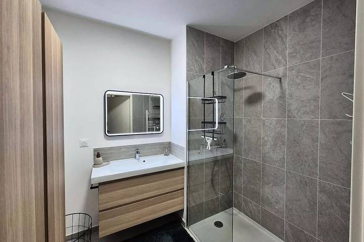 Gîte pour 5 personnes, avec terrasse dans Port Pin Rolland - 4