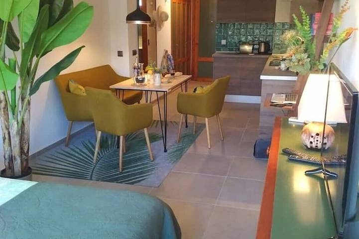 Ferienwohnung für 2 Personen, mit Garten und Pool, mit Haustier in Roquetas de Mar