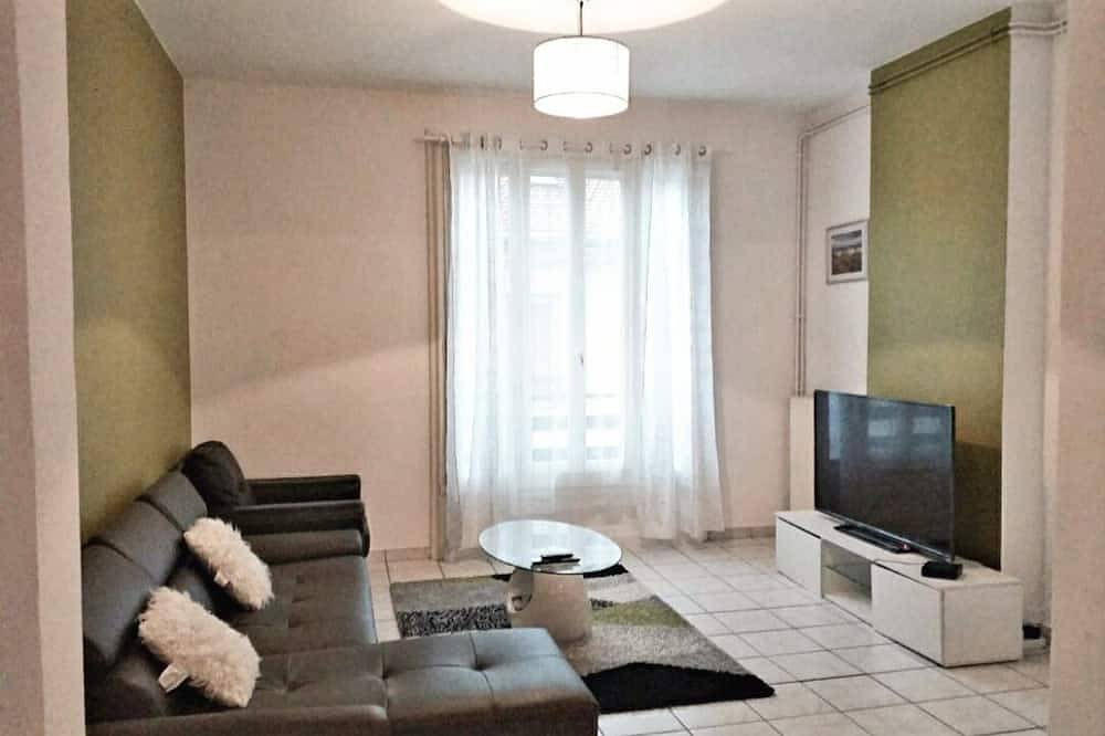 Appartement entier, Appartement  5 pièces confortable in Neuville-sur-Saône, Lyon et ses environs