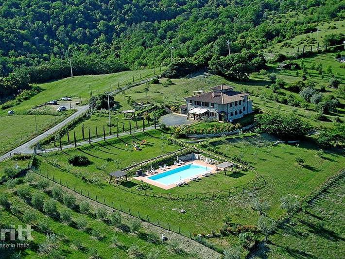 Agriturismo per 2 persone, con terrazza e balcone/terrazza nonché idromassaggio a Montecatini Val di Cecina