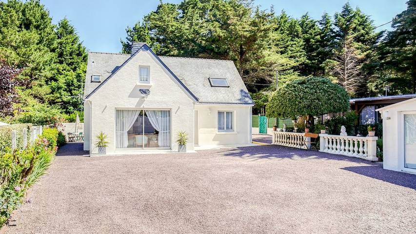 Location de vacances pour 10 personnes, avec terrasse et jardin dans Plage Du Men Armor