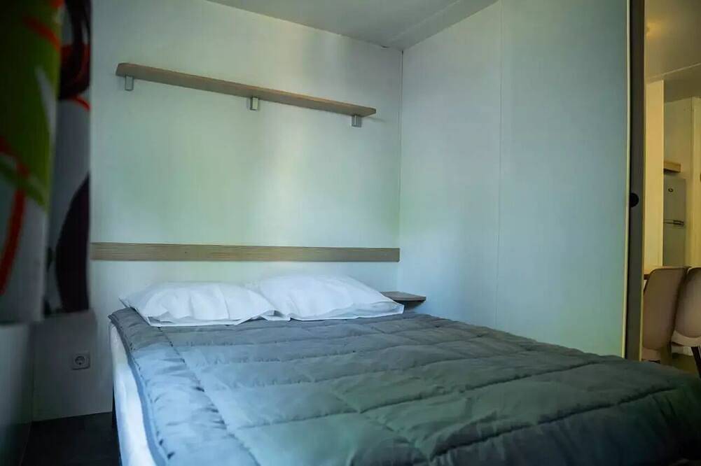 Mobil-Home Esterel 2 chambres - sans sanitaires 4 personnes in La Bocca, Cannes
