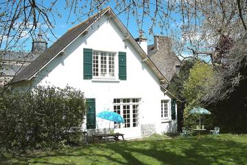 Gîte pour 6 personnes, avec jardin et terrasse à Plénée-Jugon