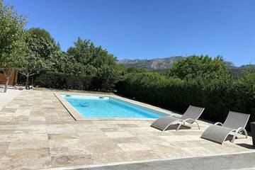 Gîte pour 5 personnes, avec jacuzzi ainsi que jardin et terrasse à Gémenos