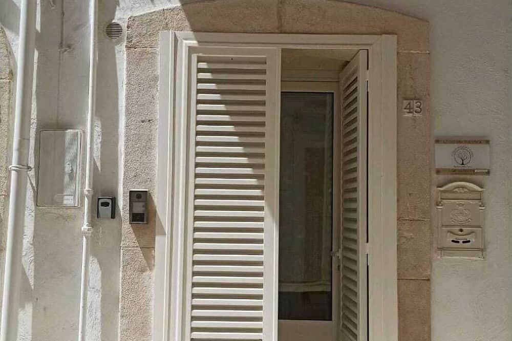 Puglia Holiday Home, 10 minutes away from Polignano a mare.  Newly renovated in Mola di Bari, Provincia di Bari