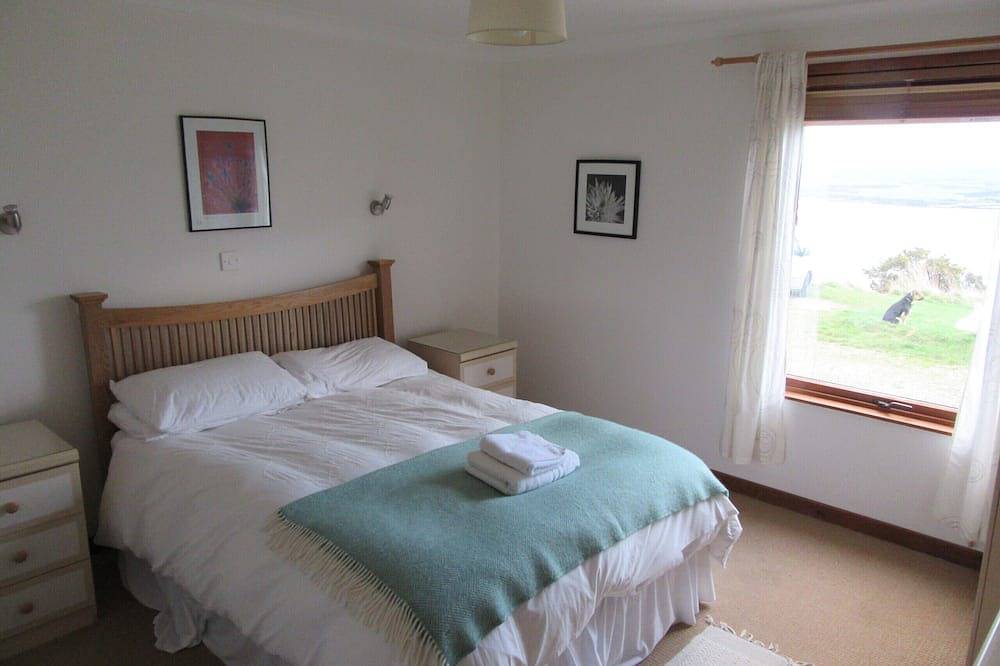Kestrel, Longhouse Cottages in Highlands