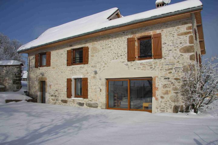 Gîte pour 12 personnes, avec piscine ainsi que terrasse et jardin à Miribel-les-Échelles - 2