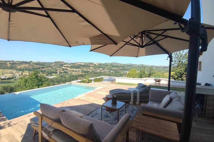 Location de vacances pour 6 personnes, avec jacuzzi et jardin à Penne