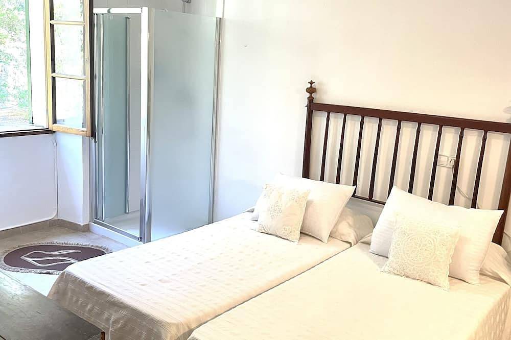 Villa with swimming pool in the heart of the Tramuntana Mountains in Orient (Mallorca), Bunyola