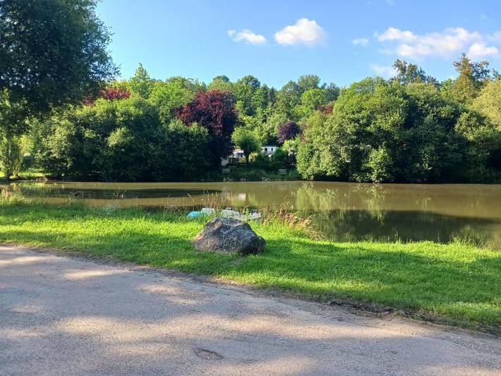 Location de vacances pour 6 personnes, avec terrasse et piscine à Thiviers - 2