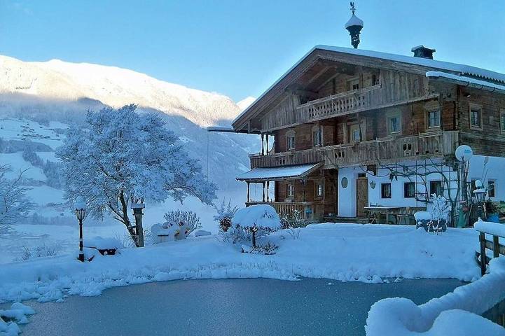 Ferienhaus für 2 Personen, mit Terrasse und Sauna sowie Pool im Zillertal