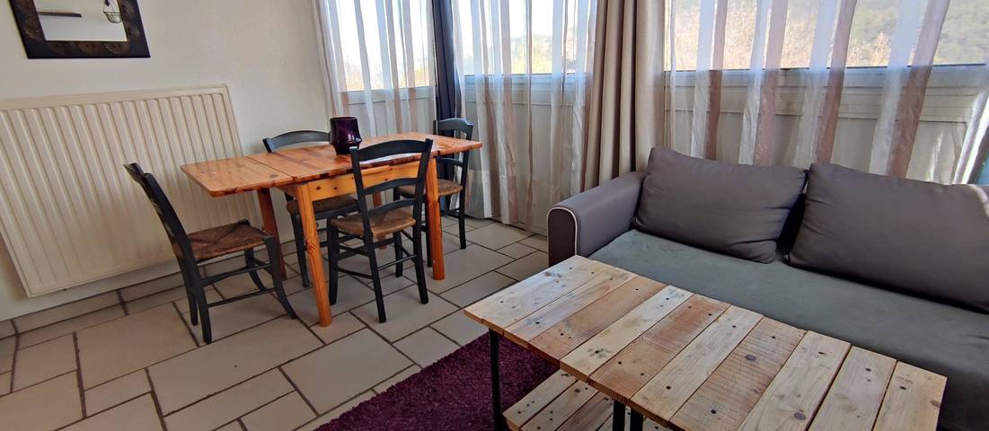 Gîte pour 4 personnes, avec terrasse ainsi que piscine et jardin, animaux acceptés à Peyreleau - 3