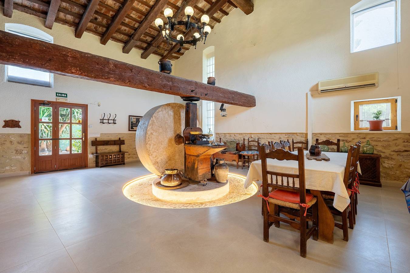 Casa de vacaciones 'Lo Molí De La Jòrdia' con piscina privada, Wi-Fi y aire acondicionado in Tierras del Ebro, Provincia de Tarragona