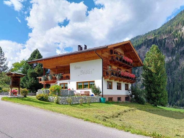Hütte für 3 Personen, mit Garten und Balkon in Osttirol