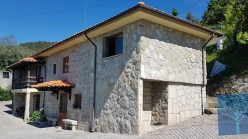 Location de vacances pour 6 personnes, avec terrasse ainsi que jardin et piscine dans Amares - 4