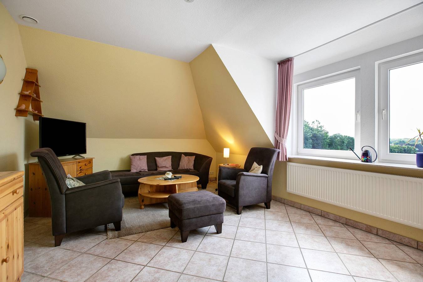 Ganze Wohnung, Ferienwohnung Heike Ludzuweit" mit privater Terrasse, Gemeinschaftsgarten und Wlan in Ostenfeld (Husum), Eider-Treene-Sorge