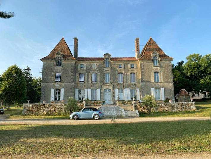 Location de vacances pour 2 personnes, avec Terrasse et Jardin ainsi que Piscine et Vue sur le lac à Saint-Adjutory