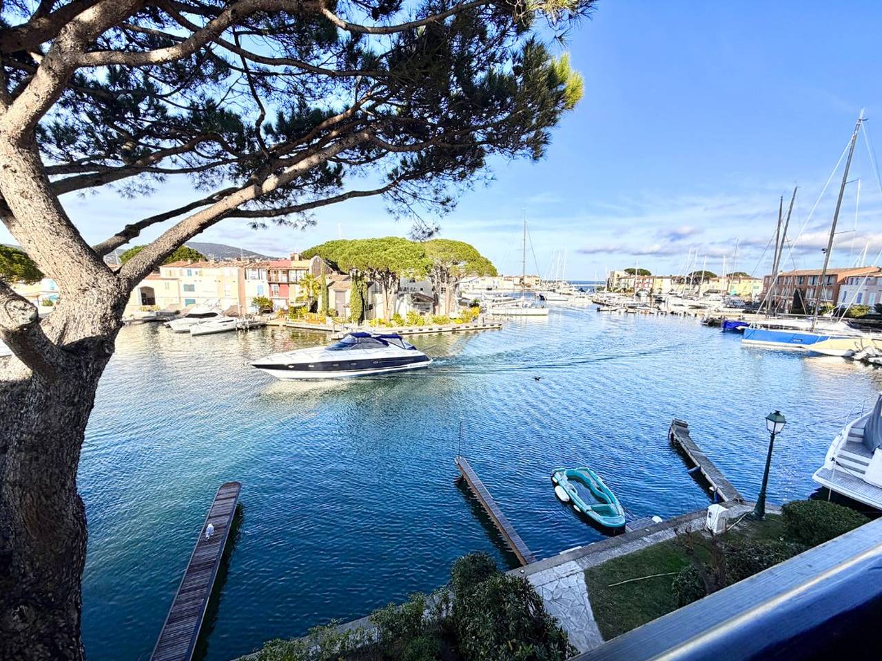 Hel leilighet, Renovated apartment with Internet, 2 bedrooms, parking in Port Grimaud in Port Grimaud, Grimaud