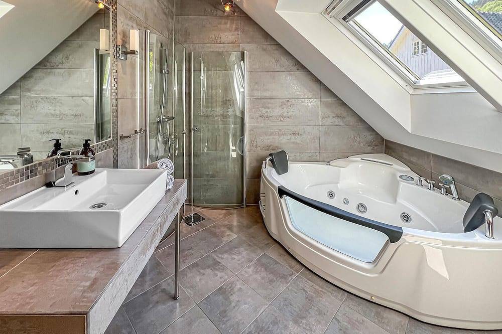 Cozy home in Feda with house sea view in Kvinesdal