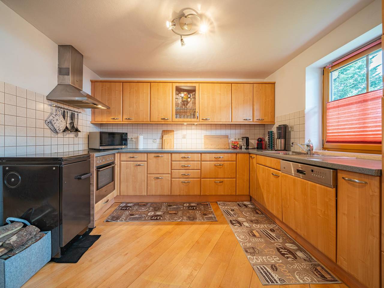 Alpine chalet charm with balcony in Embach in Lend, Ski Amadé