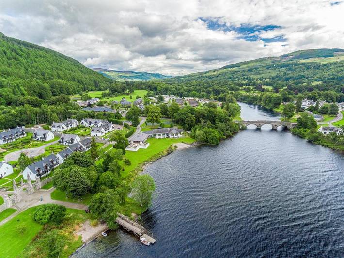 Holiday rental for 6 people, with garden and hot tub as well as pool and sauna, child-friendly in Kenmore