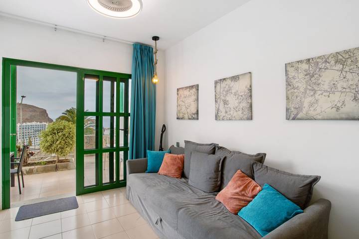 Entire apartment, Holiday Apartment 'Casa Los Veleros F2' with Sea View, Shared Pool and Wi-Fi in Puerto Rico (Gran Canaria), Mogán