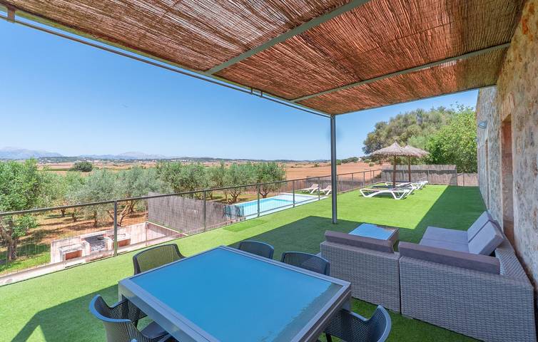 Apartamento moderno con piscina, aire acondicionado y WiFi cerca de Maria de la Salut in María de la Salud, Interior de Mallorca