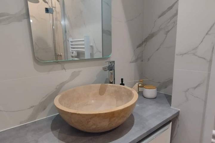 Gîte pour 2 personnes, avec terrasse à Bourgoin-Jallieu - 4