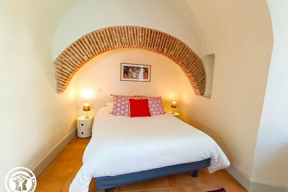 Entire apartment, The Cahorsin garden in Cahors, Lot