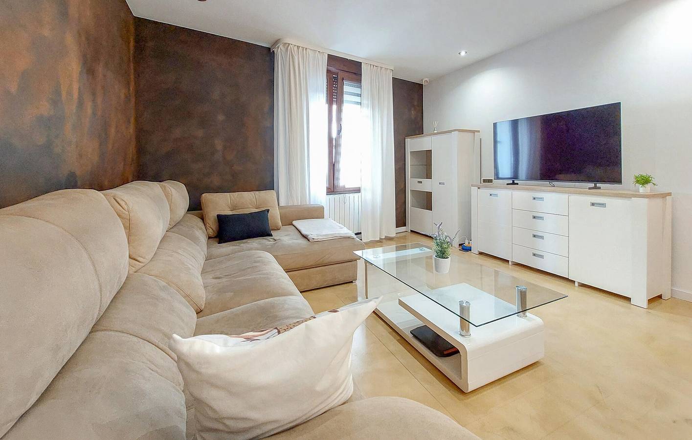 Apartamento vacacional entero, Moderno Apartamento de Vacaciones cerca del Centro de Castellón con WiFi y Parking in Castellón de la Plana, Costa del Azahar