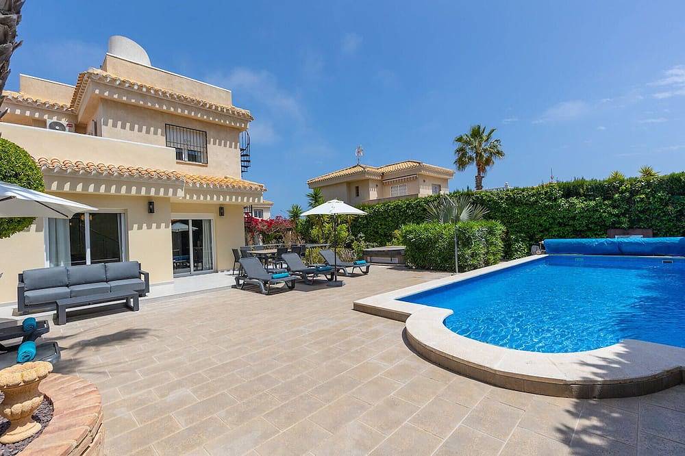 Erstklassige 3-Bett-Villa mit großem privatem Pool am Ende einer ruhigen Sackgasse in Playa Flamenca, Orihuela