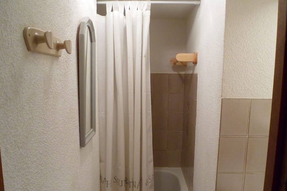 Appartement entier, Résidence calme avec garage fermé + parking, Proximité des commerces et services in Les Rousses, Parc naturel régional du Haut-Jura