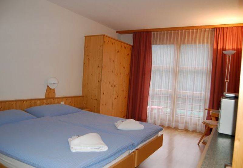 Hotel Restaurant Schöntal - Budget Einbettzimmer mit  Waschbecken, Dusche und Wc auf der Etage. Gratis Wlan. Rauchfrei in Filisur, Bergün Filisur