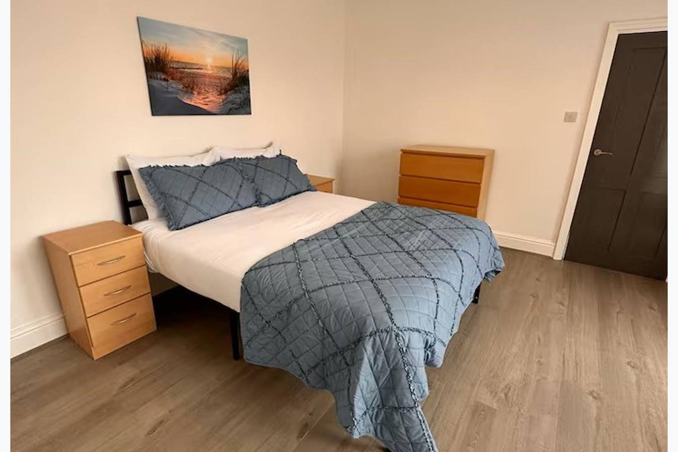 Entire holiday apartment, Near Beach - Parking - Wifi - Sleeps 2 in Lytham St Annes, Blackpool Pleasure Beach