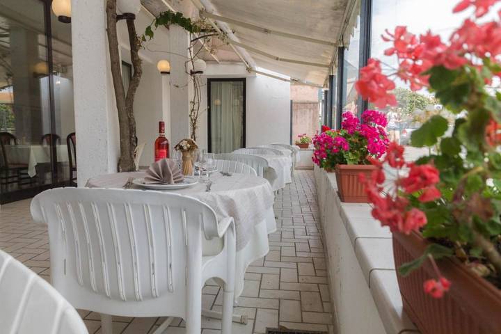 Hôtel pour 2 personnes, avec vue ainsi que vue sur le lac et terrasse, animaux acceptés à Gargnano - 3