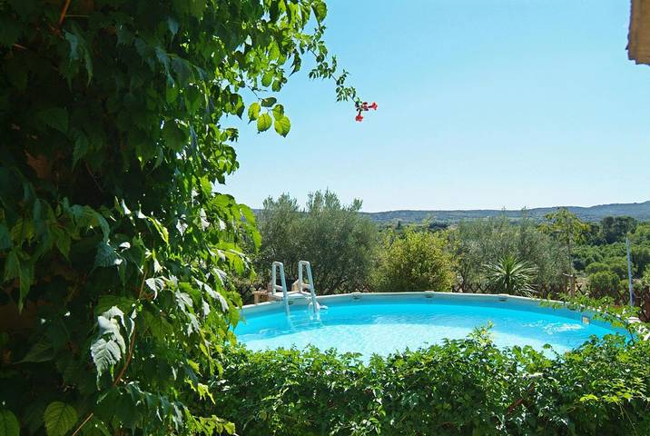 Gîte pour 4 personnes, avec terrasse ainsi que piscine et jardin à Saint-Jean-de-Fos - 2