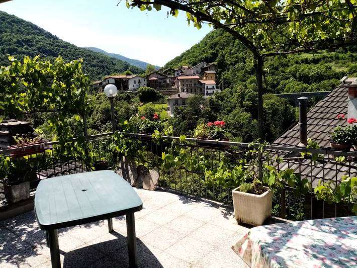 Gîte pour 6 personnes, avec terrasse à San Damiano Macra