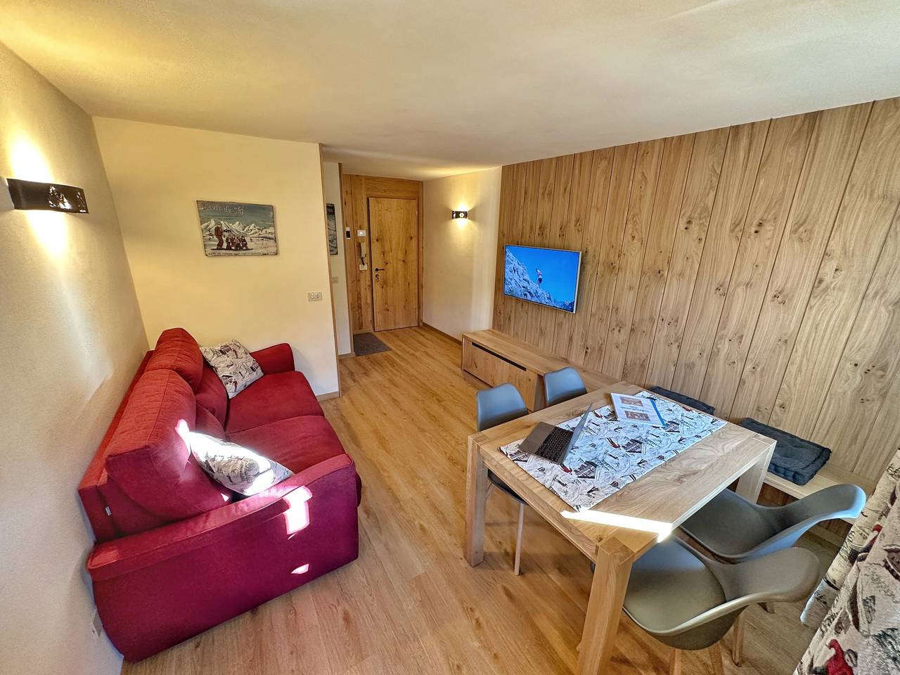 Ganze Wohnung, Ferienwohnung Chalet Monteneve Toilà mit Bergblick, Balkon und Wlan in Livigno (Stadt), Livigno
