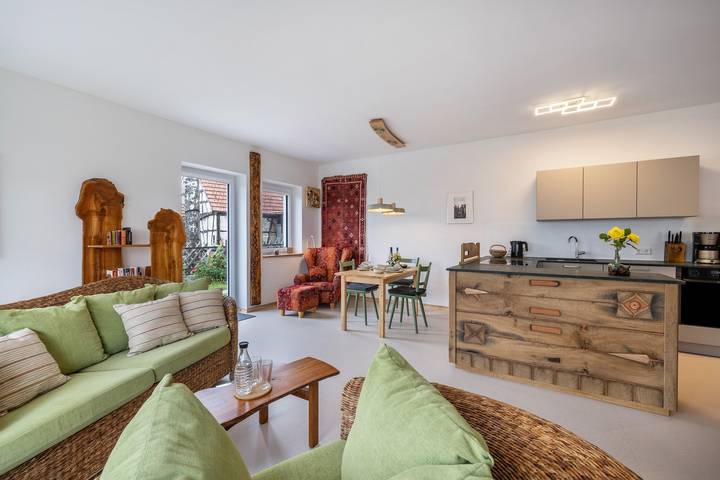 Hel lejlighed, Apartment 'Alb-Sonne' with Private Terrace, Shared Garden and Wi-Fi in Sonnenbühl, Albsteig Trin 11