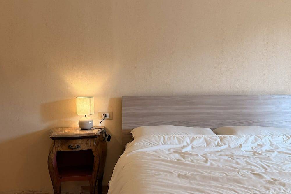 Kiki's - A spacious house, with a garden, in the Langhe. in Castagnole delle Lanze (dorf), Castagnole delle Lanze