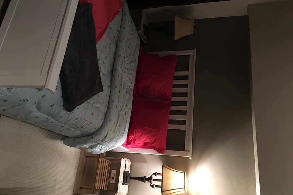 Entire apartment, Appartement of 2 rooms, bathroom, Wc and kitchen all separate, take 5 persons in Créteil, Val-de-Marne