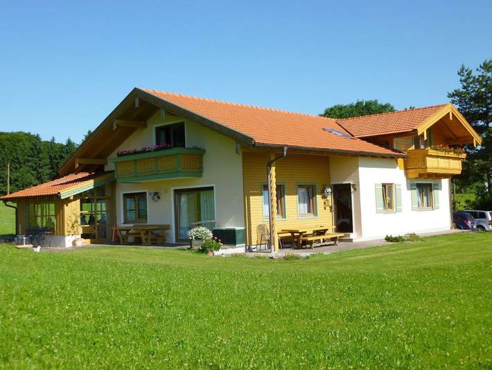 Ferienwohnung für 4 Personen, mit Balkon und Terrasse sowie Garten und Ausblick in Rimsting - 2