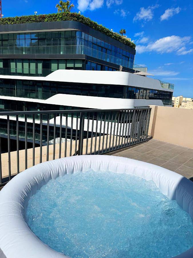 Vakantieappartement voor 8 personen, met balkon en whirlpool in San Giljan