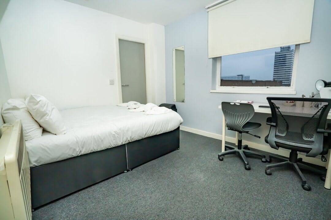 Entire studio, Budget Bright En-Suite Room in Central Coventry in Coventry, Birmingham Area