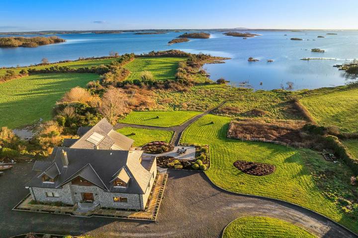 Lodge for 12 people, with Balcony and Sauna in County Galway