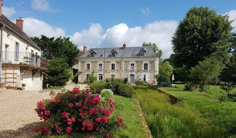 Gîte pour 2 personnes, avec Balcon et Terrasse ainsi que Jardin et Vue à Épeigné-les-Bois
